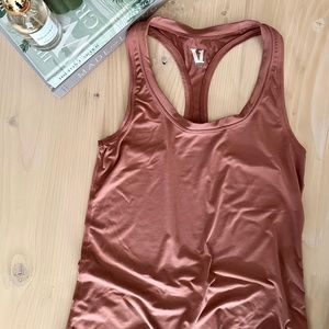 Vuori Lux Performance Tank in XS